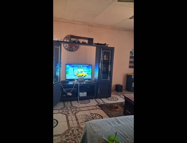 5 BEDROOM HOUSE FOR SALE IN LEONDALE